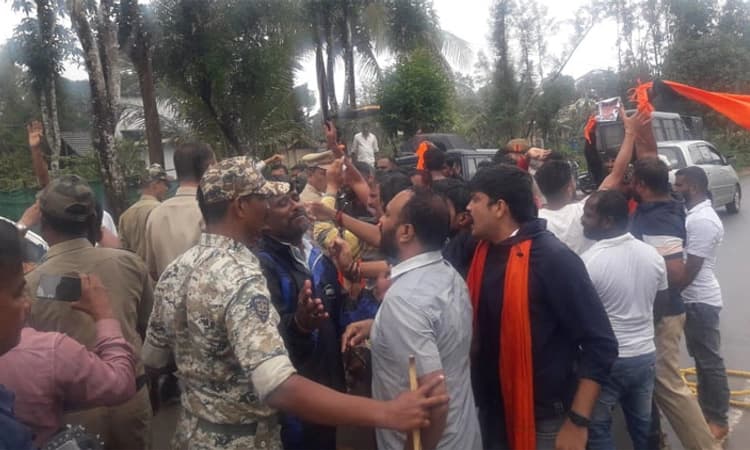 ಸಿದ್ದರಾಮಯ್ಯರಿಗೆ ಮತ್ತೆ ಕಪ್ಪು ಬಾವುಟ ಪ್ರದರ್ಶನ; ಬಿಜೆಪಿ-ಕಾಂಗ್ರೆಸ್ ತಳ್ಳಾಟ, ನೂಕಾಟ