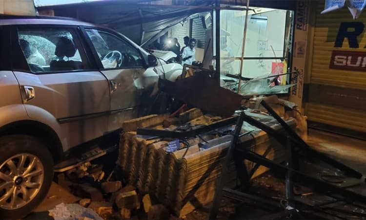 ಕಟಪಾಡಿ: ಟಿಕ್ಕಾ ಅಂಗಡಿಯೊಳಗೆ ನುಗ್ಗಿದ ಕಾರು; ಇಬ್ಬರಿಗೆ ಗಾಯ