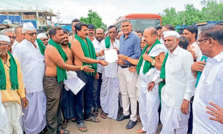 ಕಬ್ಬು ಬೆಳೆಗಾರರಿಂದ ಹೆದ್ದಾರಿ ತಡೆ