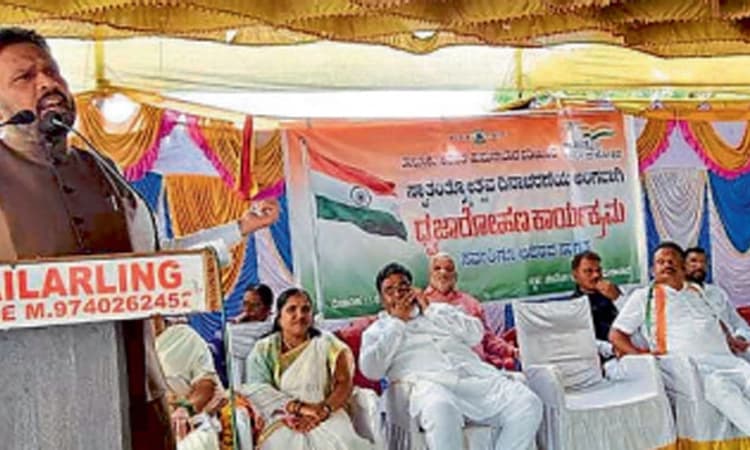 ಪ್ರತಿ ಹೇಕ್ಟೆರ್‌ಗೆ 50 ಸಾವಿರ ರೂ. ಪರಿಹಾರ ನೀಡಿ: ಪಾಟೀಲ