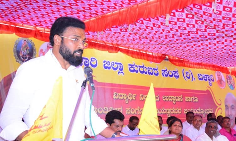 ಸಿದ್ದರಾಮಯ್ಯ ಸಿಎಂ ಆಗಲೆಂದು ಆಸೆ ಪಡುವವರಲ್ಲಿ ನಾನೂ ಒಬ್ಬ: ಸಚಿವ ರಾಮುಲು