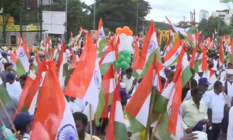 ಒಂದು ಲಕ್ಷ ಜನ, ಒಂದು ಲಕ್ಷ ರಾಷ್ಟ್ರಧ್ವಜಗಳೊಂದಿಗೆ ಕಾಂಗ್ರೆಸ್ ಫ್ರೀಡಂ ಮಾರ್ಚ್ ಶುರು