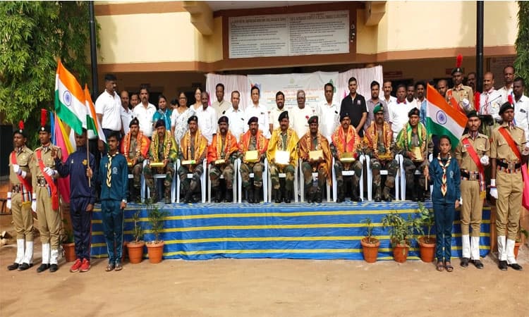 ದೇಶಾಭಿಮಾನದಿಂದ ಬದಕನ್ನು ಕಟ್ಟಿಕೊಳ್ಳಬೇಕು: ಡಾ. ಮಹಾಂತೇಶ ಎಸ್. ಕಡಪಟ್ಟಿ