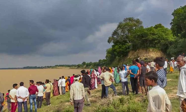 ಯುಪಿ ದೋಣಿ ದುರಂತ : ಮತ್ತೆ 3 ಮೃತದೇಹಗಳು ಪತ್ತೆ, ಮೃತರ ಸಂಖ್ಯೆ 12ಕ್ಕೆ ಏರಿಕೆ