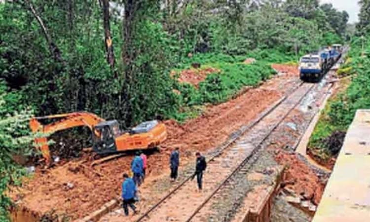 ಐವತ್ತು ಎಕರೆಗೂ ಹೆಚ್ಚು ಬೆಳೆ ಮಣ್ಣು ಪಾಲು