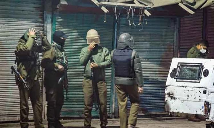 ಪುಲ್ವಾಮಾ: ತಪ್ಪಿದ ಭಾರೀ ದುರಂತ-30 ಕೆಜಿ ಸುಧಾರಿತ ಸ್ಫೋಟಕ ನಿಷ್ಕ್ರಿಯಗೊಳಿಸಿದ ಸೇನೆ