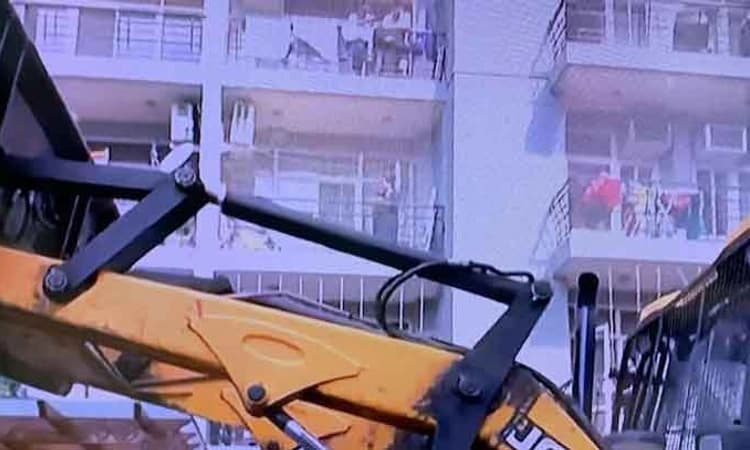 ಉತ್ತರಪ್ರದೇಶ: ಮಹಿಳೆ ಮೇಲೆ ಹಲ್ಲೆ-ಬಿಜೆಪಿ ಕಾರ್ಯಕರ್ತನ ಮನೆ ಬುಲ್ಡೋಜರ್ ಮೂಲಕ ನೆಲಸಮ