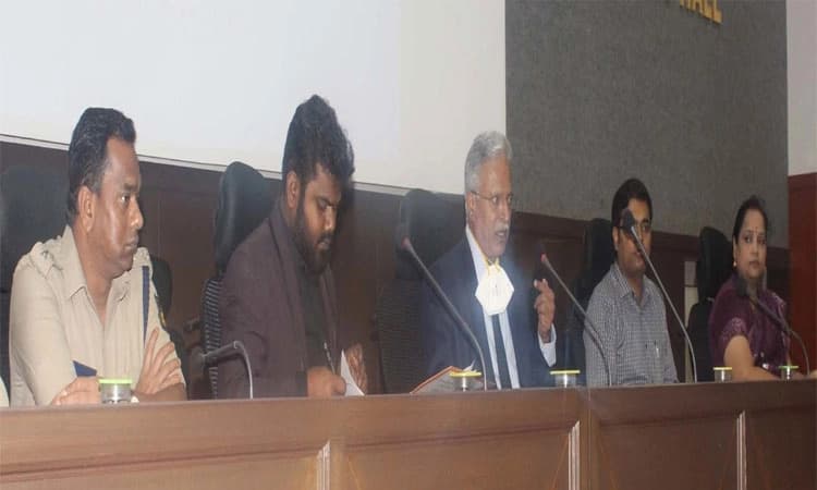 ಅಧಿಕಾರಿಗಳು ಸಾರ್ವಜನಿಕರ ಸಮಸ್ಯೆಗಳಿಗೆ ಸ್ಪಂದಿಸಿ