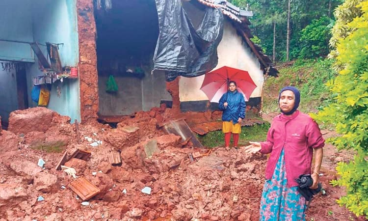 ಕೊಡಗಿನಲ್ಲಿ ಭಾರೀ ಮಳೆ ; ಜನಜೀವನ ಅಸ್ತವ್ಯಸ್ತ, ರೆಡ್‌ ಅಲರ್ಟ್‌ ವಿಸ್ತರಣೆ