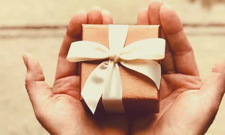 ಅಧಿಕಾರಿಗಳು ವಿದೇಶಿ ಗಿಫ್ಟ್ ಸ್ವೀಕರಿಸಲು ಅಸ್ತು