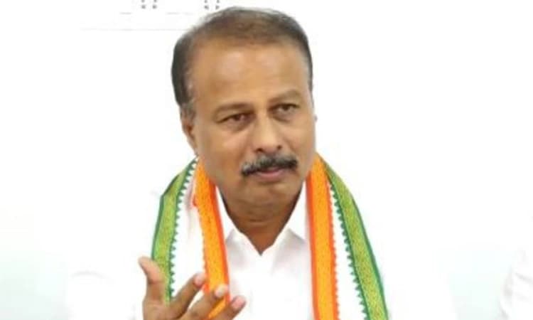 ಧರ್ಮ ಮನೆಯಲ್ಲಿ ಆಚರಣೆಯಾಗಬೇಕು, ಅದನ್ನು ರಾಜಕಾರಣಕ್ಕೆ ತರಬಾರದು: ಧ್ರುವನಾರಾಯಣ್