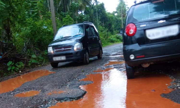ಈ ಹೆದ್ದಾರಿಯ ಸಂಚಾರವೇ ಒಂದು ಸಾಹಸ : ಇದು ಶಿರಸಿ-ಕುಮಟಾ ರಾಷ್ಟ್ರೀಯ ಹೆದ್ದಾರಿಯ ಅವ್ಯವಸ್ಥೆ