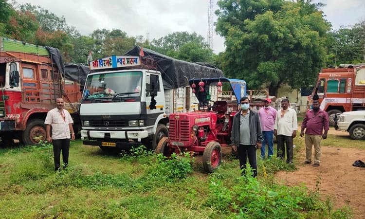ಮಲ್ಲಾಪುರ ಅಕ್ರಮ ಕಲ್ಲು ಗಣಿಗಾರಿಕೆ ಮೇಲೆ ತಹಸೀಲ್ದಾರ್ ದಾಳಿ  