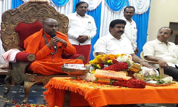 ಮಠ ಕಟ್ಟೋದು-ಕೆಡವೋದು ಭಕ್ತರ ಕೈಯಲ್ಲಿದೆ
