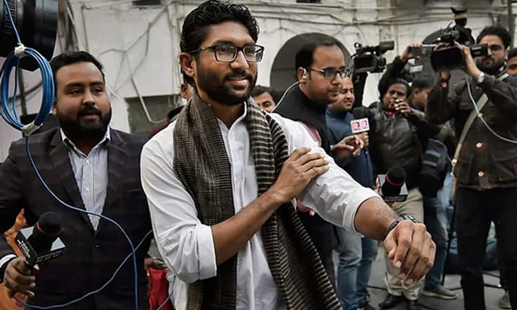 ಗುಜರಾತ್ ಸಿಎಂ ಸ್ಥಾನಕ್ಕೆ ರೂಪಾನಿ ರಾಜೀನಾಮೆ; ಜಿಗ್ನೇಶ್ ಮೇವಾನಿ ಟ್ವೀಟ್ ನಲ್ಲಿ ಏನಿದೆ?