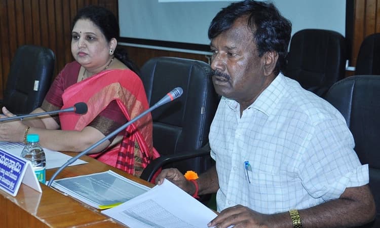 ಕಾಮಗಾರಿ ವಿಳಂಬಕ್ಕೆ ಕೇಂದ್ರ ಸಚಿವರು ಗರಂ