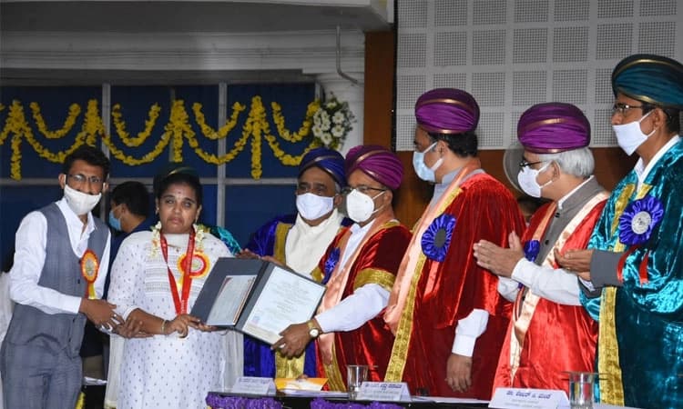 ದೃಷ್ಟಿ ವಿಶೇಷ ಚೇತನೆಗೆ ಚಿನ್ನದ ಪದಕ : ಪರಿಶ್ರಮಕ್ಕೆ ಸಂದ ಪ್ರತಿಫಲ