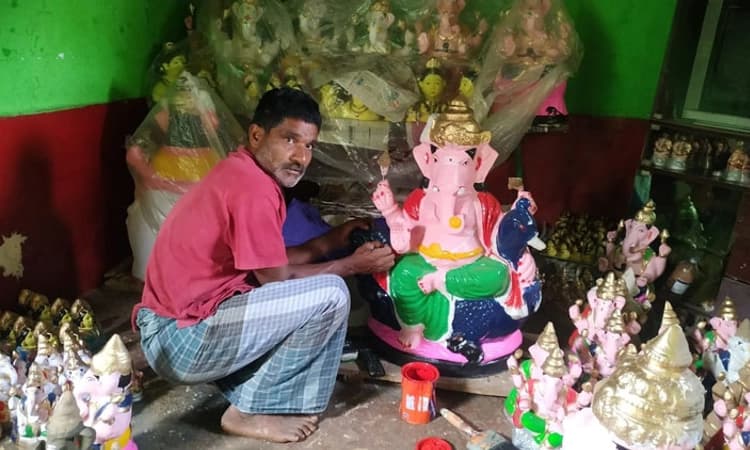 ಹಬ್ಬ ಸನಿಹವಿದ್ದರೂ ಗಣೇಶ ವಿಗ್ರಹ ಕೇಳುವವರಿಲ್ಲ