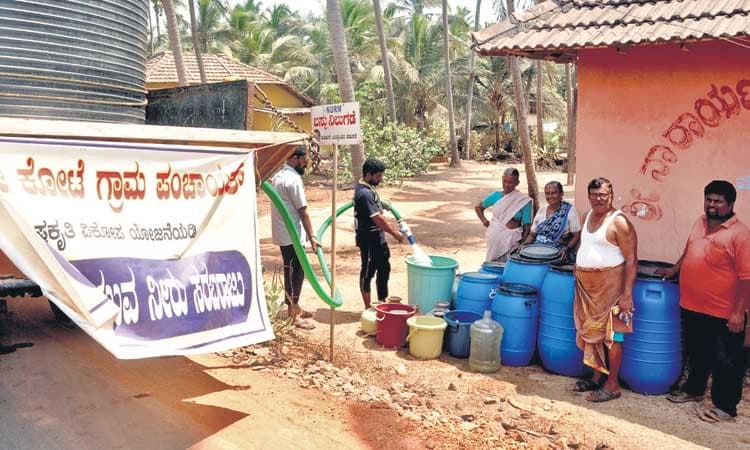 ಗ್ರಾಮದ ಸುತ್ತಲೂ ಹರಿಯುವ ಹೊಳೆ  ಇದ್ದರೂ ಕುಡಿಯುವ ನೀರಿಗೆ ಸಮಸ್ಯೆ