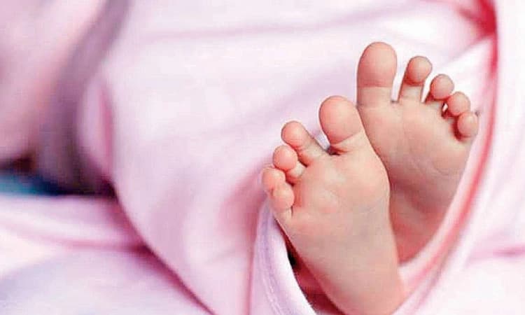 ಹೆಣ್ಣು ಶಿಶುವನ್ನು ಬೀದಿಗೆ ಎಸೆದು ಹೋದ ನೀಚರು: ಕಂದಮ್ಮ ಸಾವು