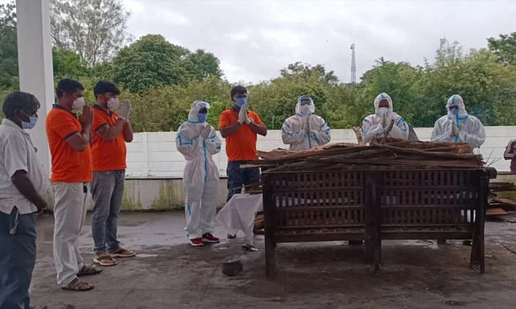ಶೌರ್ಯ ಶ್ರೀ ಧರ್ಮಸ್ಥಳ ವಿಪತ್ತು ನಿರ್ವಹಣಾ ತಂಡದಿಂದ ಕೋವಿಡ್‌ ಸೋಕಿತ  ವ್ಯಕ್ತಿ ಶವ ಸಂಸ್ಕಾರ