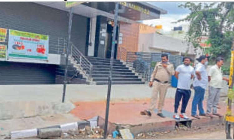 ರಾತ್ರೋರಾತ್ರಿ ಬಸ್ ನಿಲ್ದಾಣವನ್ನೇ ಕದ್ದೊಯ್ದ ಕಳ್ಳರು!