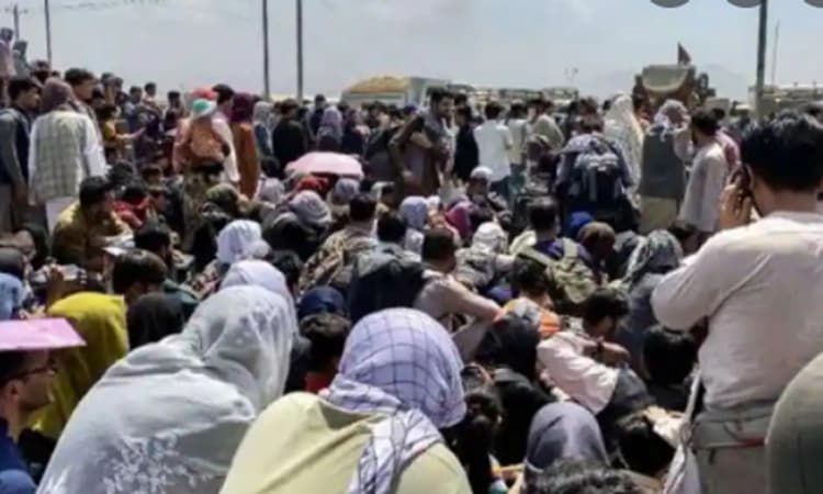 ಸಿಖ್, ಹಿಂದೂಗಳು ಸೇರಿ 140 ಭಾರತೀಯರು ಅಫ್ಘಾನ್ ಬಿಟ್ಟು ತೆರಳದಂತೆ ತಾಲಿಬಾನ್ ತಡೆ!