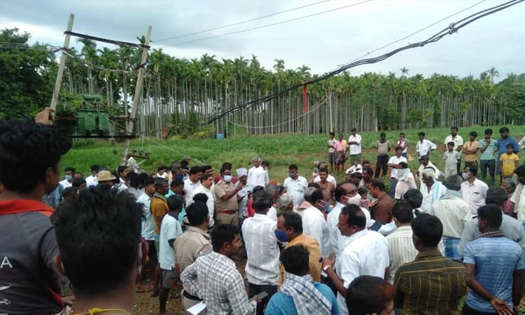 ವಿದ್ಯುತ್ ತಂತಿ ಸ್ಪರ್ಶಿಸಿ ಓರ್ವ ವೃದ್ದೆ ಹಾಗೂ ನಾಲ್ಕು ಎಮ್ಮೆಗಳು ಸಾವು