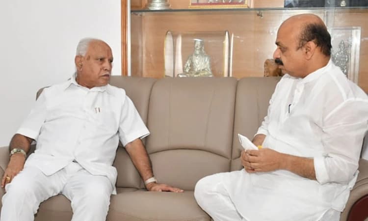 ಮಾಜಿ ಸಿಎಂ ಯಡಿಯೂರಪ್ಪರನ್ನು ಭೇಟಿಯಾದ ಸಿಎಂ ಬಸವರಾಜ ಬೊಮ್ಮಾಯಿ