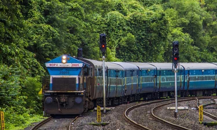 ಹೊರನಾಡಿನವರ ಮೇಲುಗೈ : ಕೊಂಕಣ ರೈಲ್ವೆಯಲ್ಲೂ  ಸ್ಥಳೀಯರಿಗಿಲ್ಲ ಅವಕಾಶ
