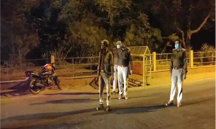 Bengaluru: Women set out for jolly ride violating curfew norms, car seized