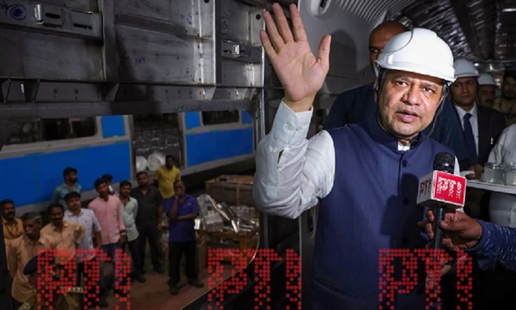 Railway Minister unveils body structure of Vande Bharat sleeper variant