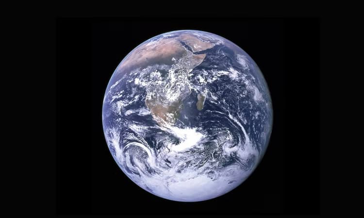 What is the origin of the Earth’s magnetic field?