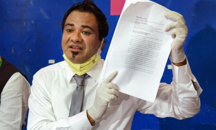 Kids&#8217; death in Gorakhpur hospital: Suspended Dr Kafeel Khan sacked