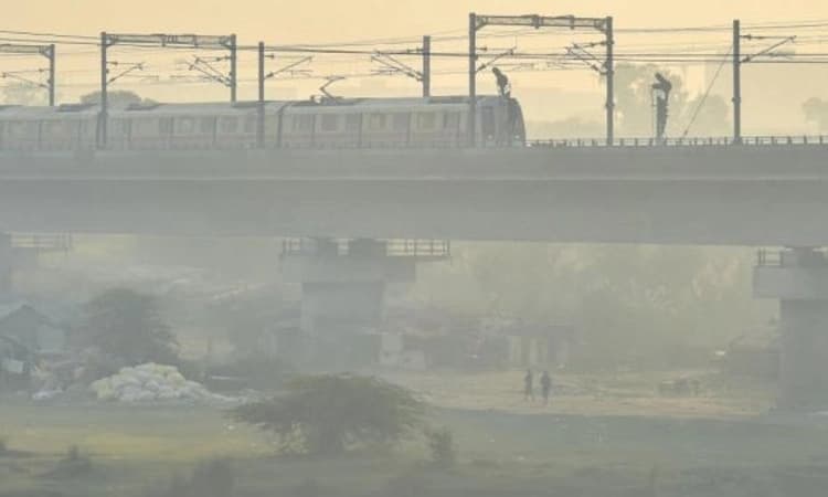 Smog cover over Delhi-NCR; air quality severe amid unhelpful meteorological conditions