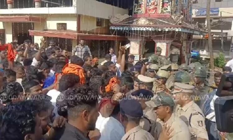 Bantwal: Tension escalates as VHP leader Sharan Pumpwell arrives
