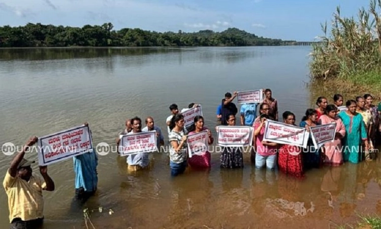 Mangaluru: Pavoor Uliya island residents protest against illegal sand mining
