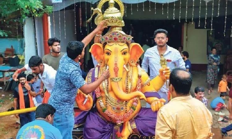Vinayaka Chathurthi celebrated in south with fervour, leaders join celebrations