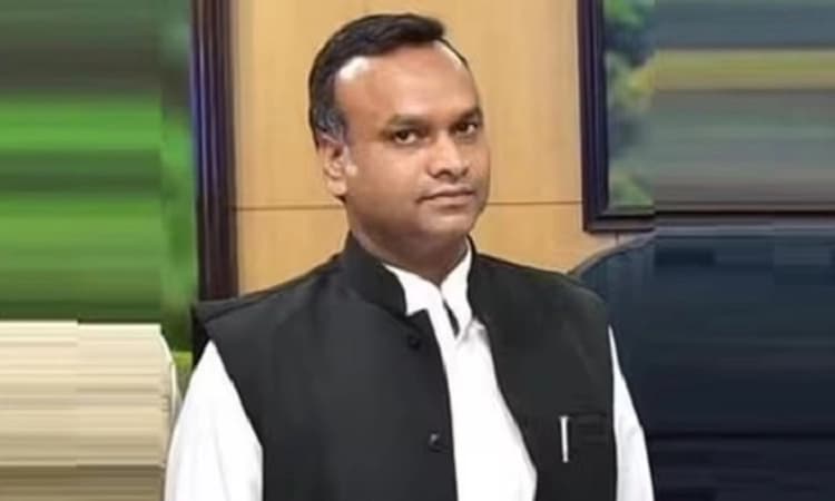In next six months, half the BJP leaders in K&#8217;taka will be in jail or run for bail: Priyank Kharge
