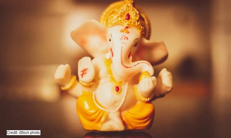Ganesh festival: Artist designs &#8216;Magical Ganpati&#8217; idol with modak floating in air