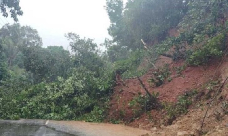 Landslide near Puttur bypass in Karnataka, traffic on National Highway 275 blocked