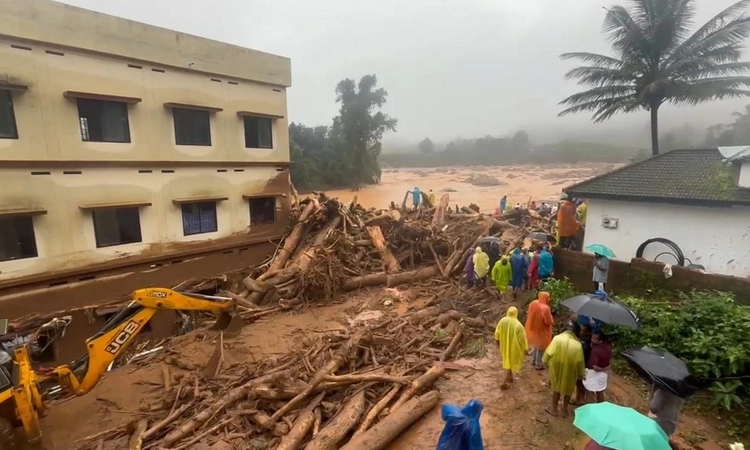 Kerala landslides: 40 teams of rescuers commence search operations