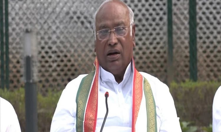 Seek votes on performance of govt instead of indulging in ‘hate speeches’: Kharge to PM Modi