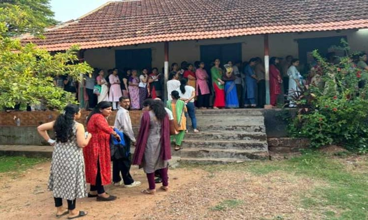 Polls underway in 14 Karnataka constituencies for Lok Sabha Elections
