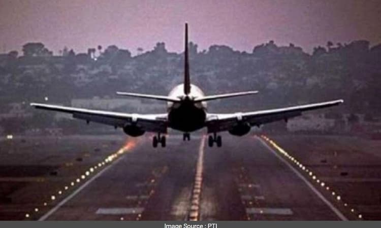 Kandla-bound SpiceJet flight returns to Mumbai airport due to cabin &#8216;pressurisation alert&#8217;