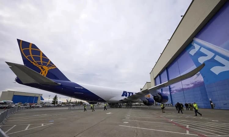 Boeing bids farewell to an icon, delivers last 747 jumbo jet
