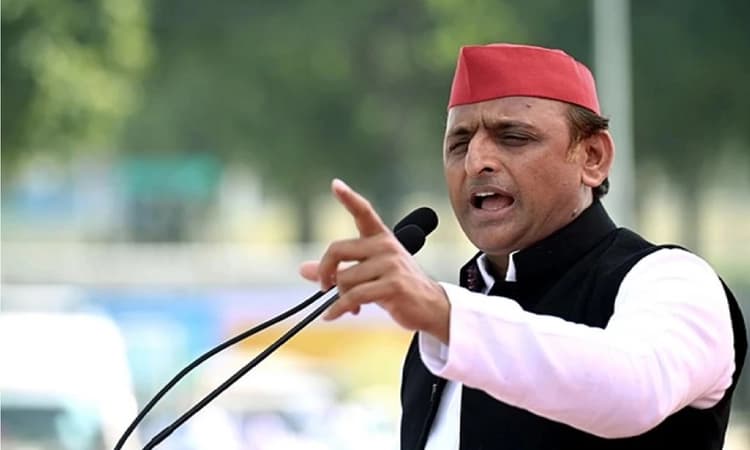 Akhilesh Yadav meets uncle Shivpal ahead of Mainpuri bypoll
