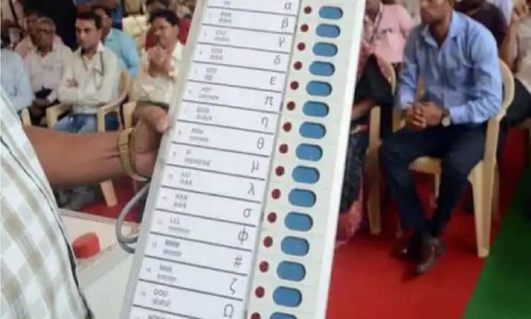 Deve Gowda, Karnataka CM cast vote for Presidential election