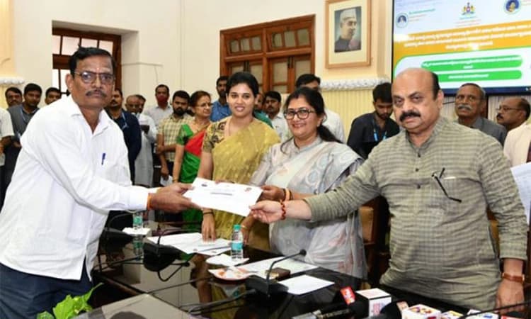 K’taka CM launches Rs 5,000 ‘Kashi Yatra’ subsidy scheme