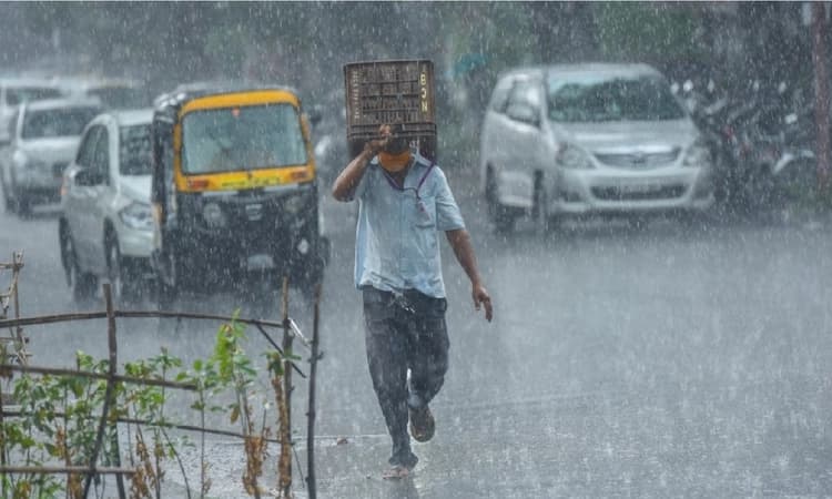 Rains continue to batter several parts of Karnataka, flood warning in northern districts